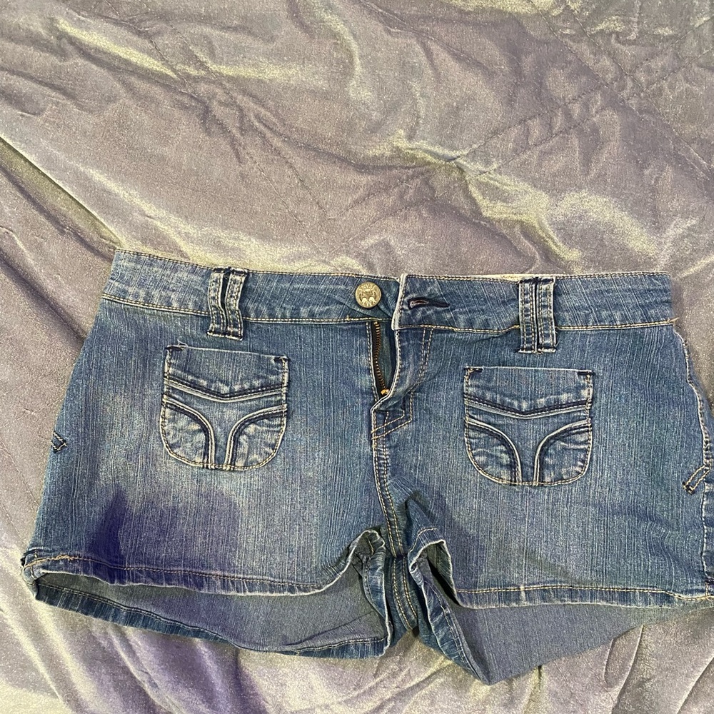 Short aesthetic blue jeans